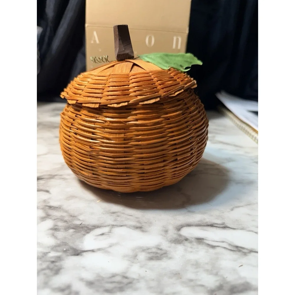Avon Harvest Scents Pumpkin‎ Patch Potpourri and Wicker Pumpkin Holder (2770)